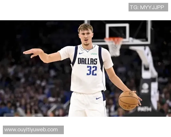 克莱手感回暖却遭冷落赛后愤怒扔水瓶表达不满情绪